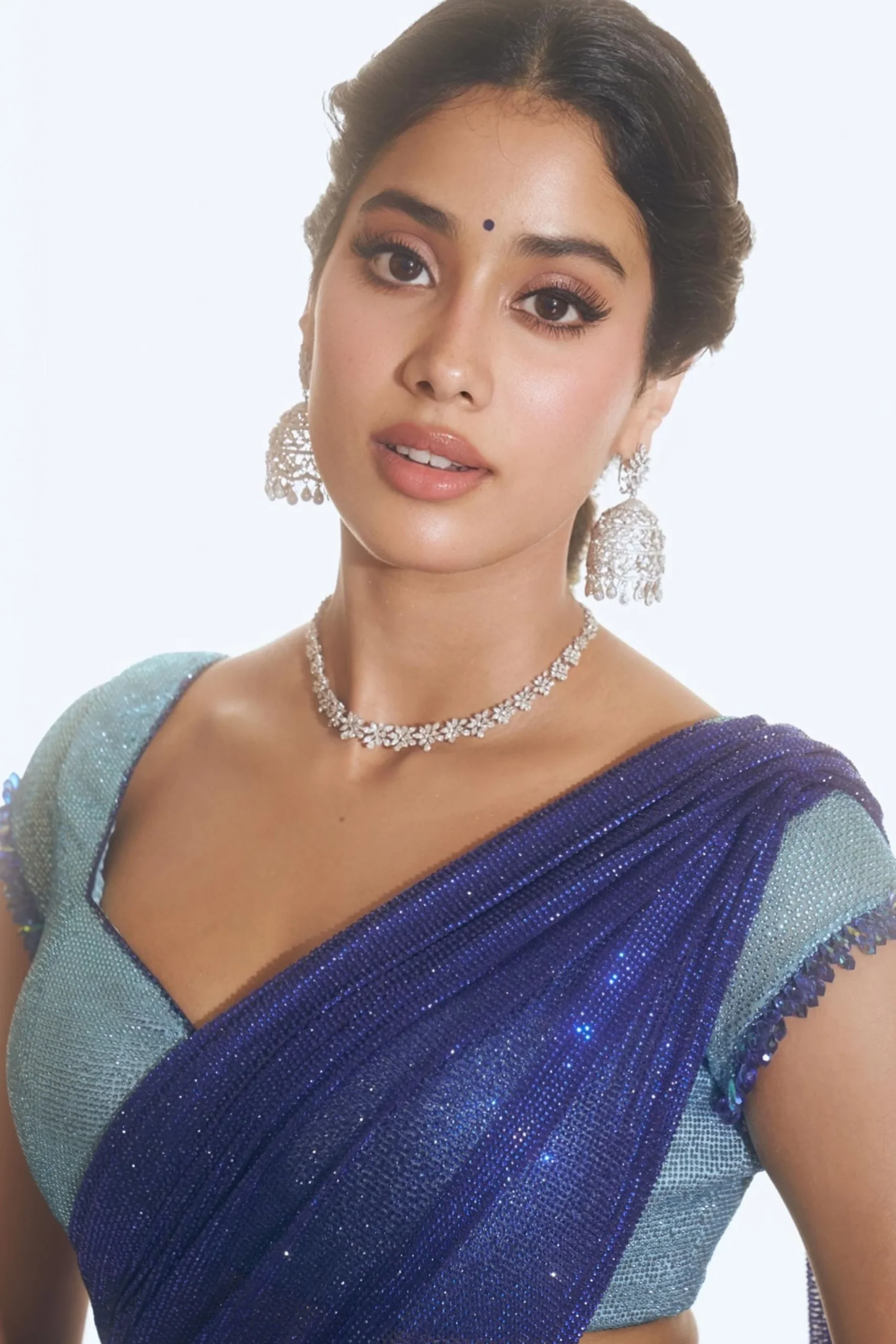 బాలీవుడ్ హీరోయిన్లకు టాలీవుడ్‌లో సరైన పాత్రలు దొరకడం లేదా..?